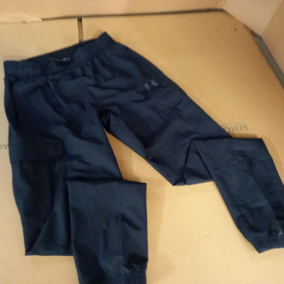 UNDER ARMOUR BLACK TRACK PANTS - MD