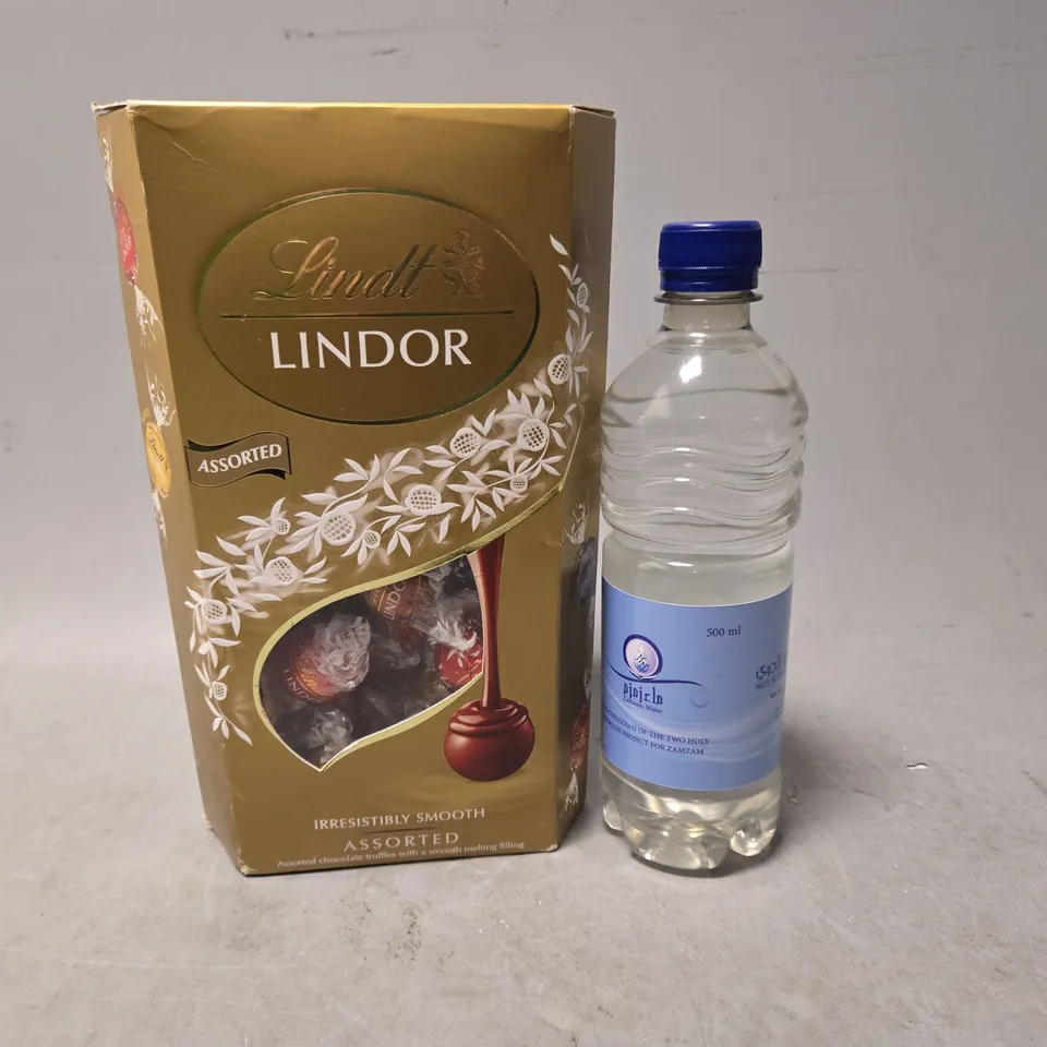 TOTE OF APPROXIMATELY 10 ASSORTED FOOD ITEMS TO INCLUDE - LINDT LINDOR , PJOJCLO ZAMZAM WATER 