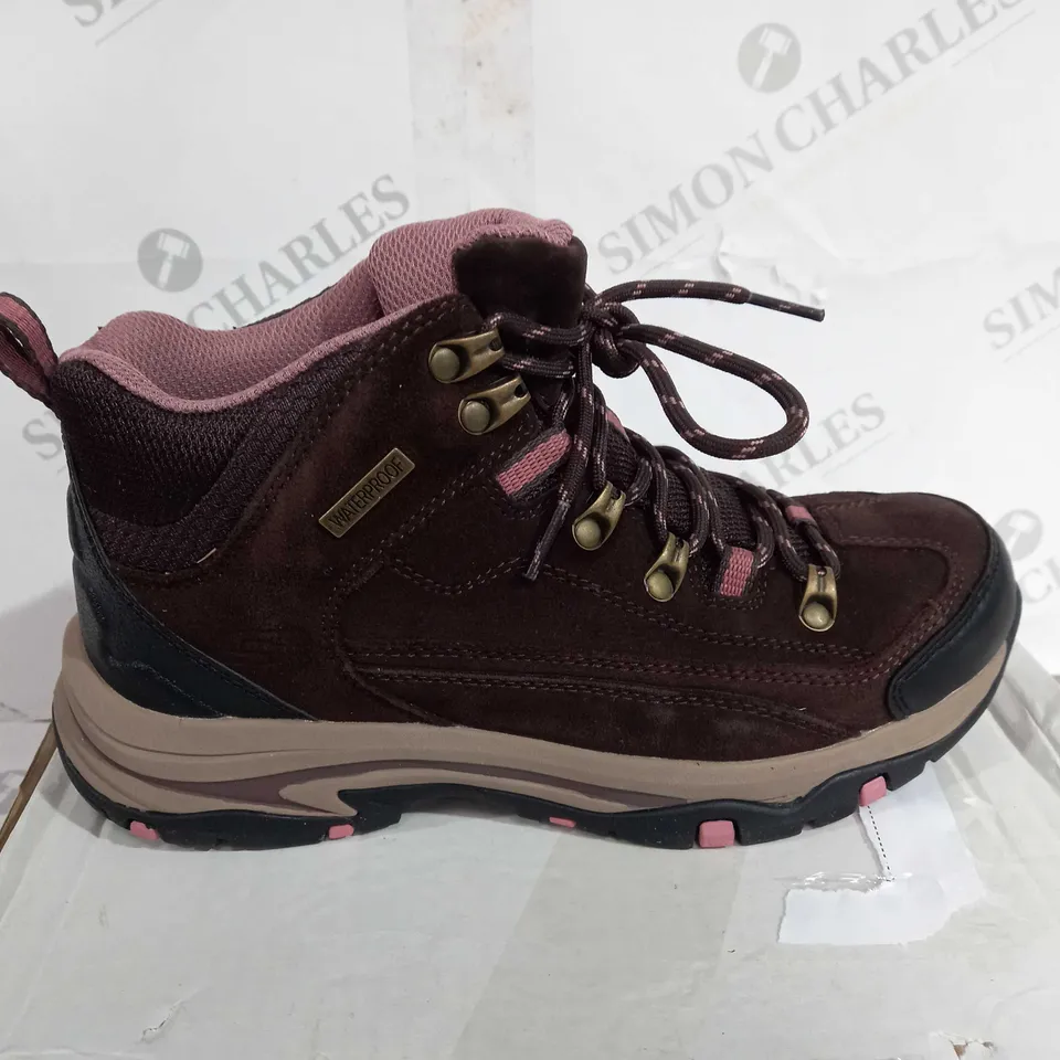SKECHERS TREGO ALPINE TRAIL WATERPROOF BOOTS, CHOCOLATE, UK 4.5