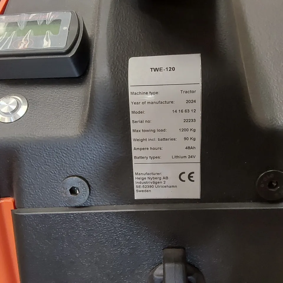 TRACTO TWE-120 TOWING TRACTOR WITH MICROPOWER SC BATTERY CHARGER