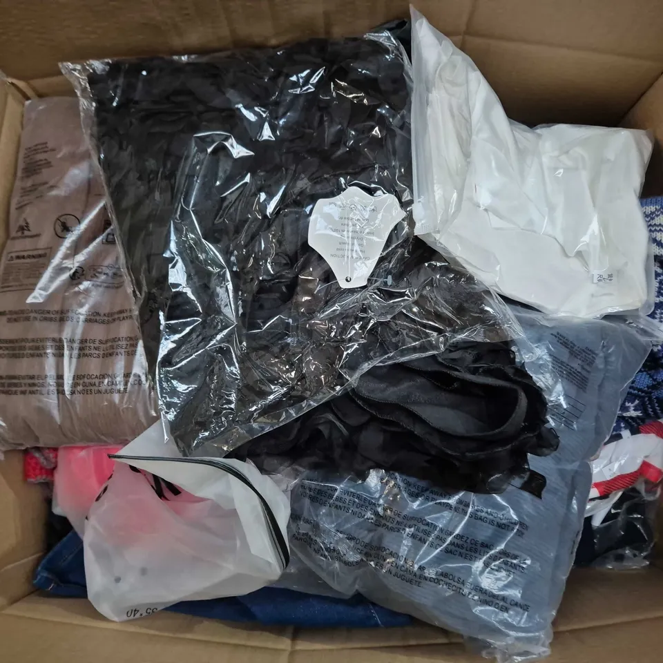 APPROXIMATELY 30 ASSORTED CLOTHING ITEMS IN VARIOUS SIZES, STYLES & COLOURS TO INCLUDE BRANDS SUCH AS SHEIN, DENIM CO, WINDFJORD, ETC - COLLECTION ONLY