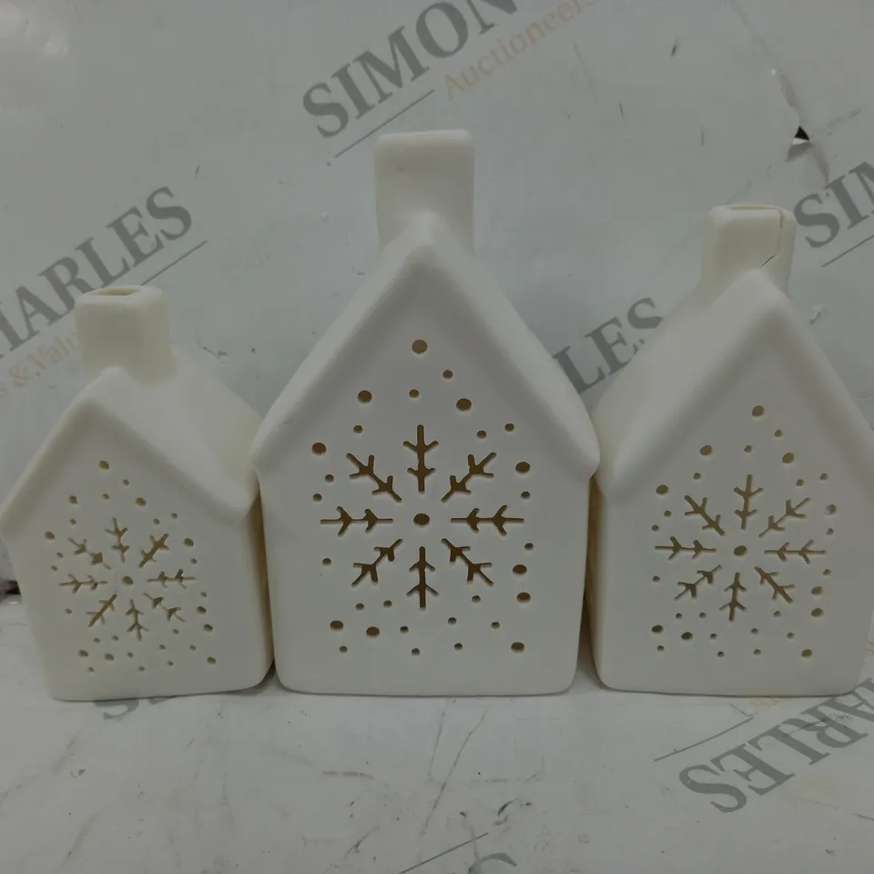 BOXED SET OF 3 PRE LIT PORCELAIN HOUSES 