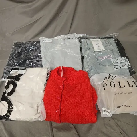 BOX OF APPROXIMATELY 20 ASSORTED CLOTHING ITEMS TO INCLUDE JEANS, DRESS, CARDIGAN, ETC