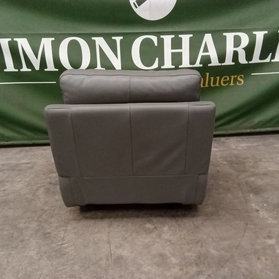 QUALITY DESIGNER ITALIAN MADE PATRIZIO LEATHER ARMCHAIR WITH SMALL ARMS