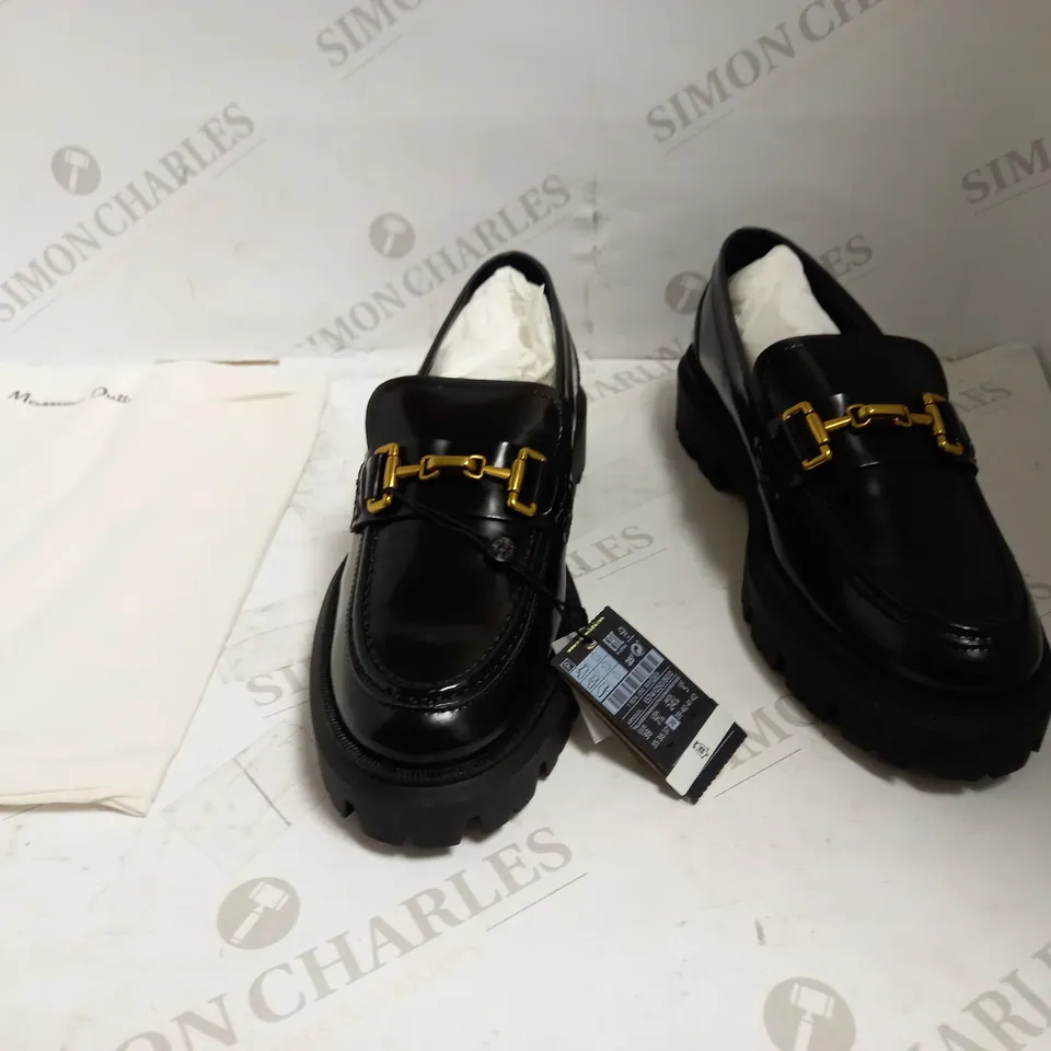 MASSIMO DUTTI BLACK SIZE UK 5 MOSCASIN CON METALICA PISO SUPER TRACK 