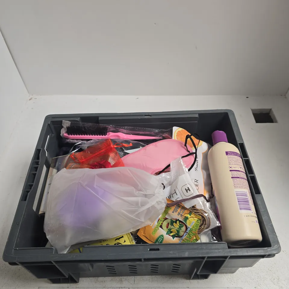 TOTE OF APPROXIMATELY 15 ASSORTED ITEMS INCLUDING EYE CURLS CUR CARING SHAMPOO, FEMFRESH DAILY WASH AND HERBAL ESSENCES SHAMPOO