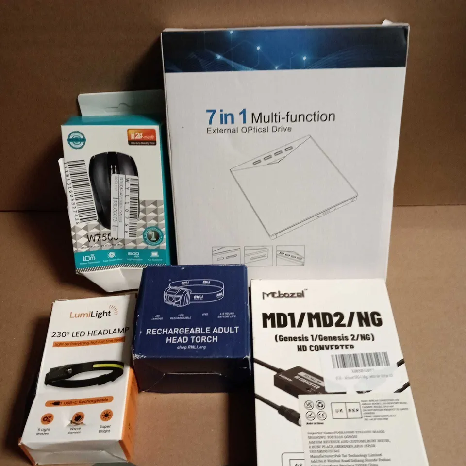 APPROXIMATELY 10 ASSORTED ELECTRICAL PRODUCTS TO INCLUDE HEAD TORCH, EXTERNAL DRIVE, MOUSE ETC 