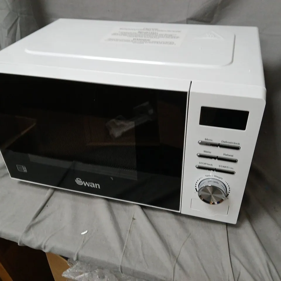 SWAN MICROWAVE OVEN 700W – WHITE
