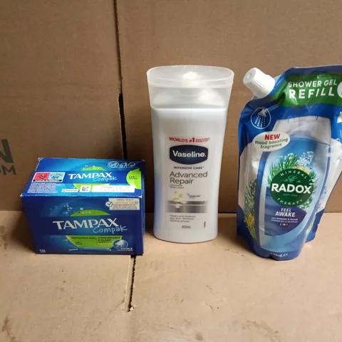 APPROXIMATEY 20 ASSORTED HEALTH AND BEAUTY PRODUCTS TO INCLUDE TAMPAX COMPACT, RADOX FEEL AWAKE REFILL PACK, VASELINE ADVANCED REPAIR MOISTURISER ETC