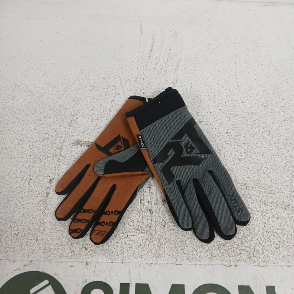 PAIR OF STUX GLOVES – ORANGE AND GREY