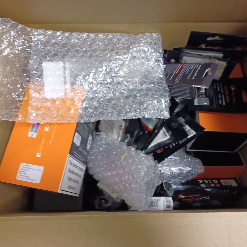 APPROXIMATELY 20 VAPES & E-CIGARETTES TO INCLUDE GEEKVAPE E100 KIT, SMOK NOVO S PRO, ELFBAR POD, ETC