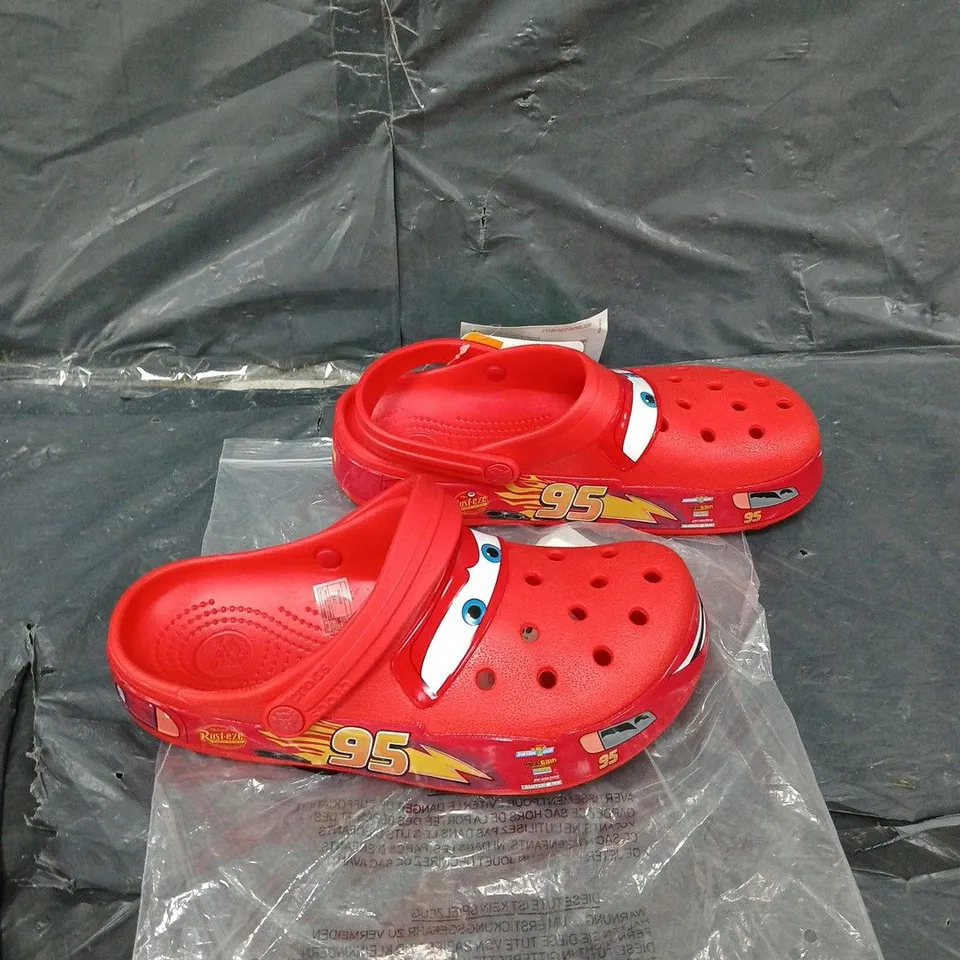 BAGGED PAIR OF CROCS MCQUEEN CLOG UK M5/W6 