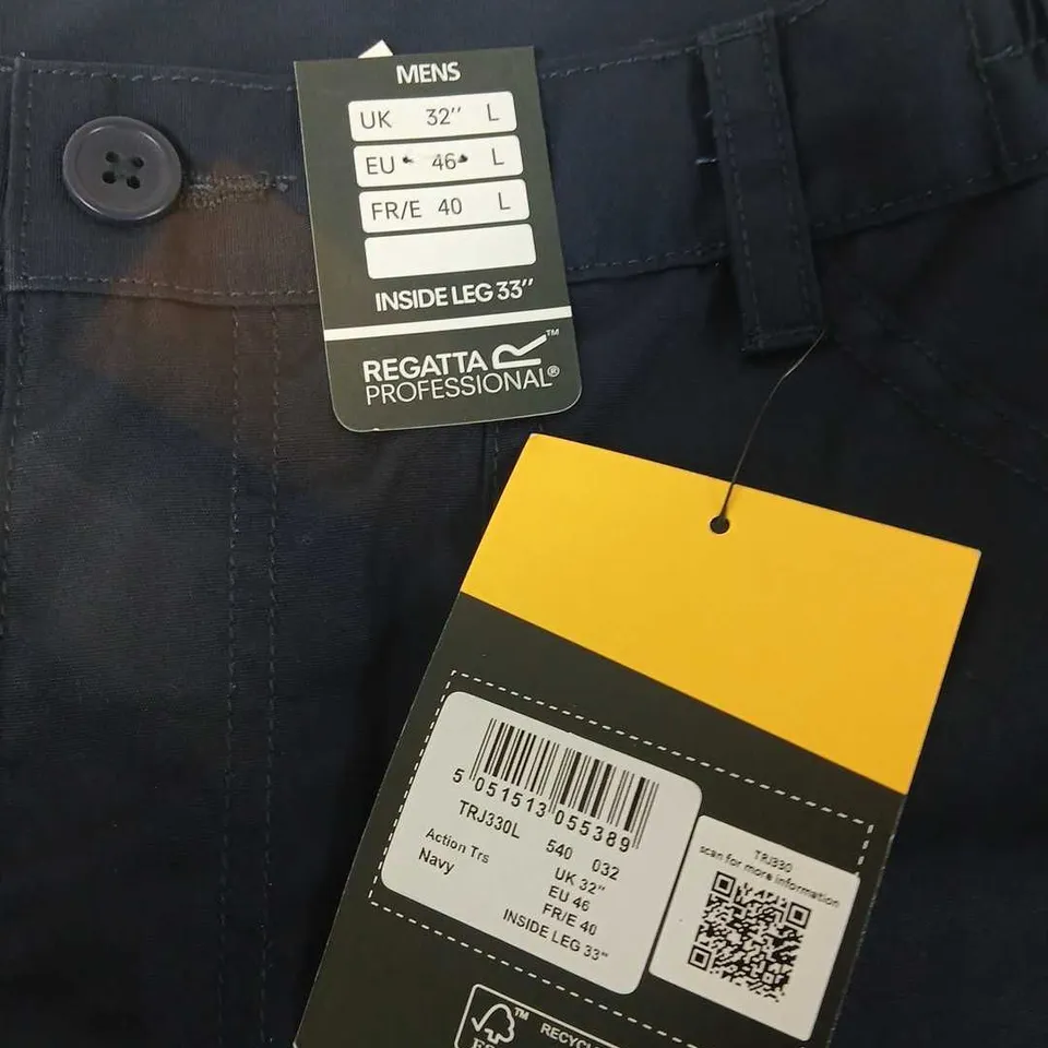 REGATTA PROFESSIONAL MENS NAVY TROUSERS – UK 32 / EU 46 (INSIDE LEG 33IN)