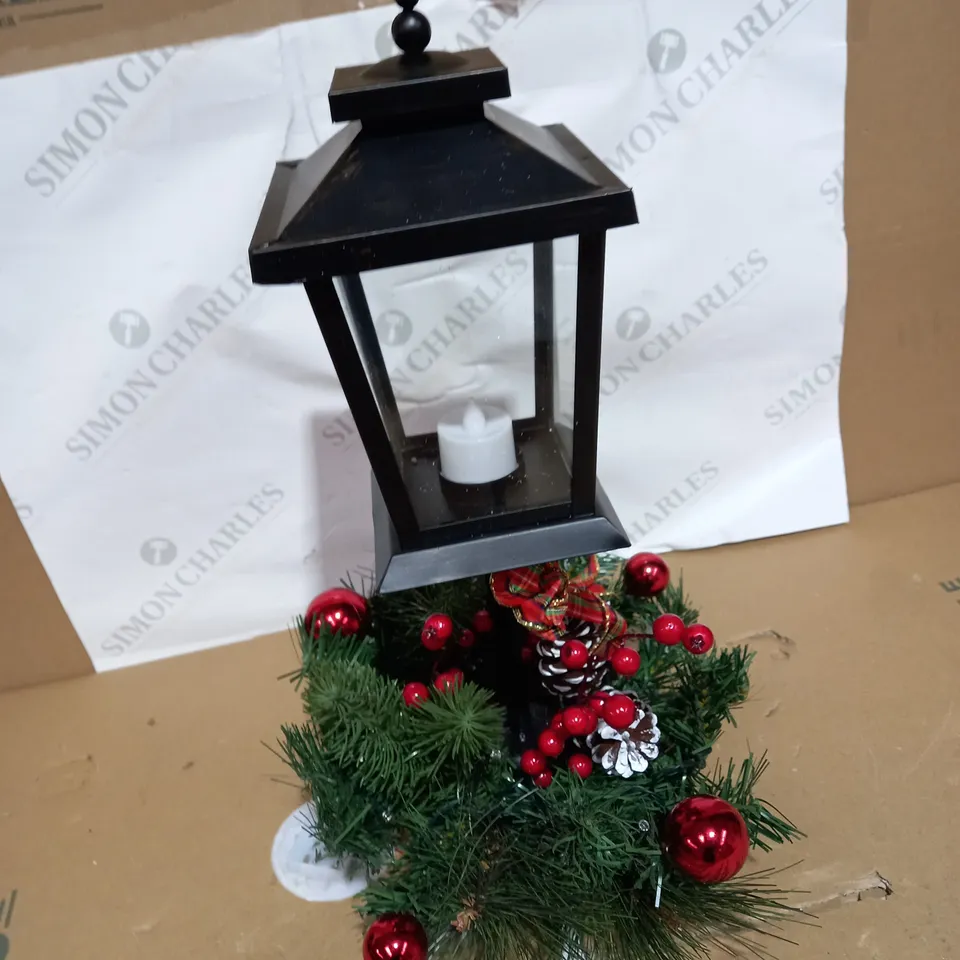 HOME REFLECTIONS PRE-LIT TABLETOP MINI LAMP POST