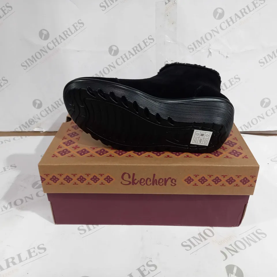 BOXED PAIR OF SKECHERS BLACK ZIP UP BLACK BOOTS SIZE 6