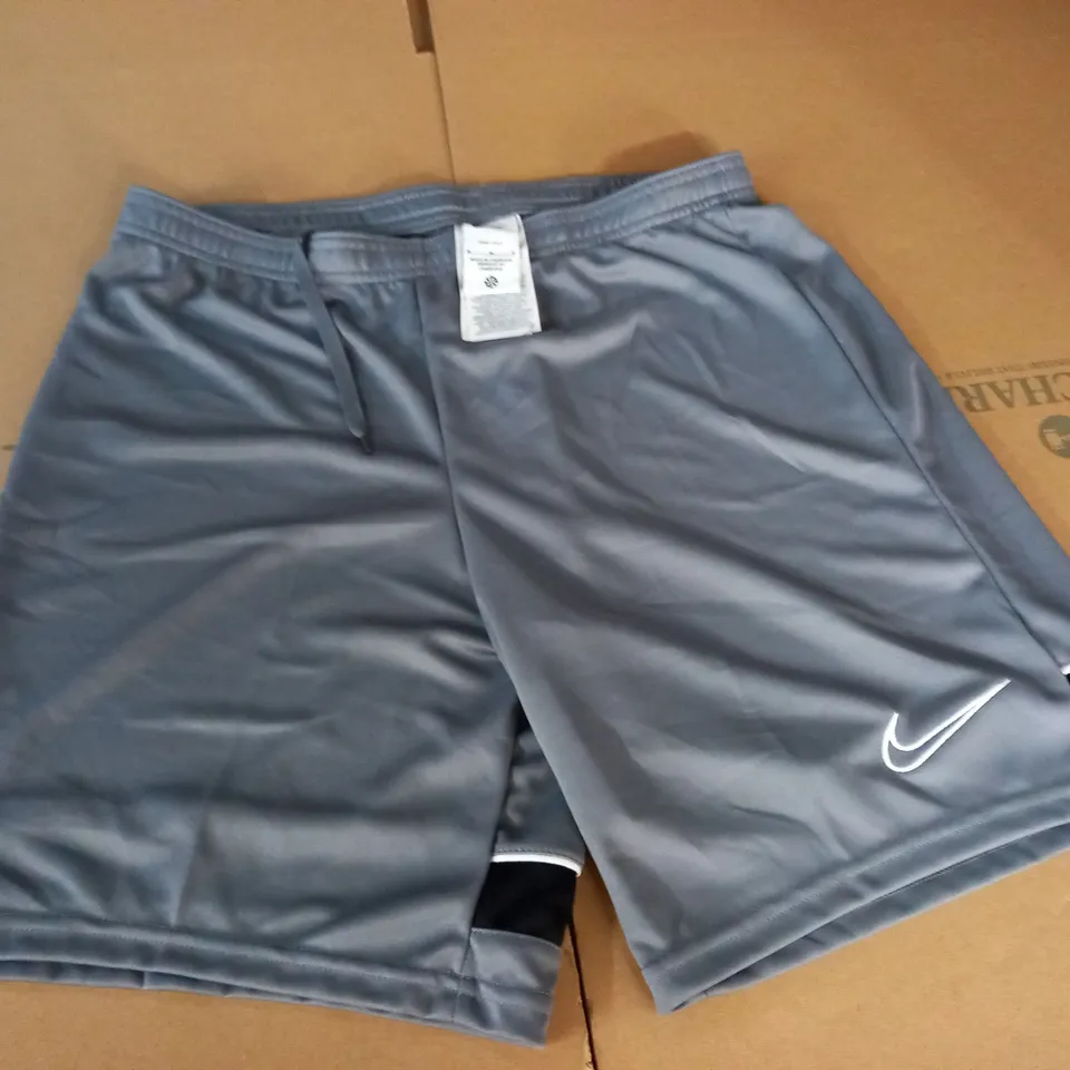 NIKE DRI-FIT GREY SHORTS - M
