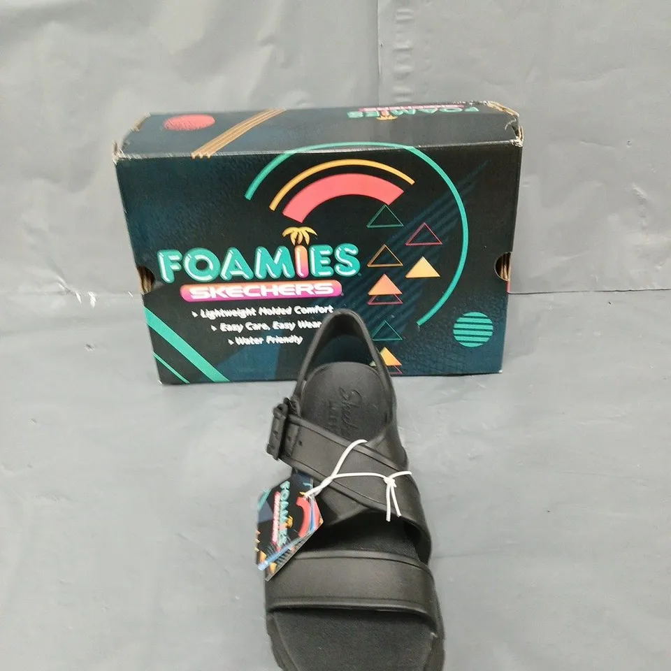 BOXED PAIR OF FOAMIES SKETCHERS SANDAL UK 6 