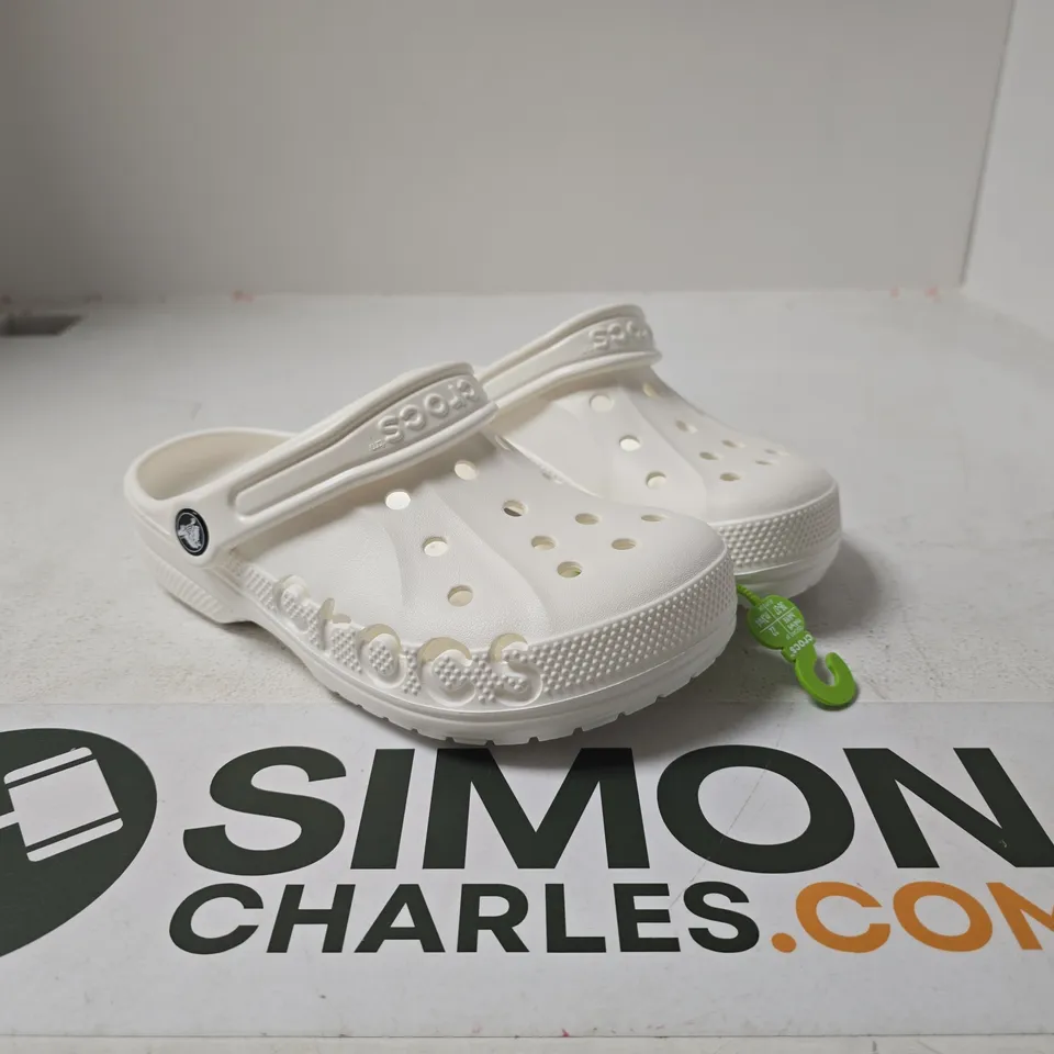 CROCS BAYA WHITE UK M3 W4 UNBOXED