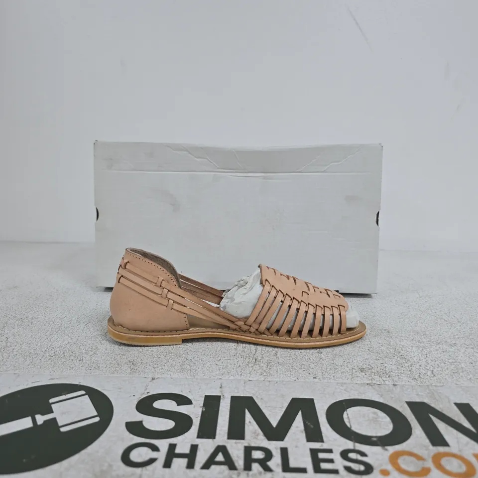 LEATHER COLLECTION WOMEN'S BEIGE WOVEN LEATHER SANDAL – OPEN TOE WITH BACK STRAP SIZE 3