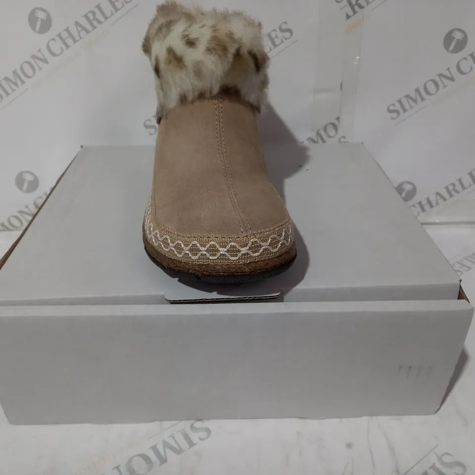 BOXED PAIR OF EARTH ORIGINS EMMALYN BEIGE BOOTIES - SIZE 5