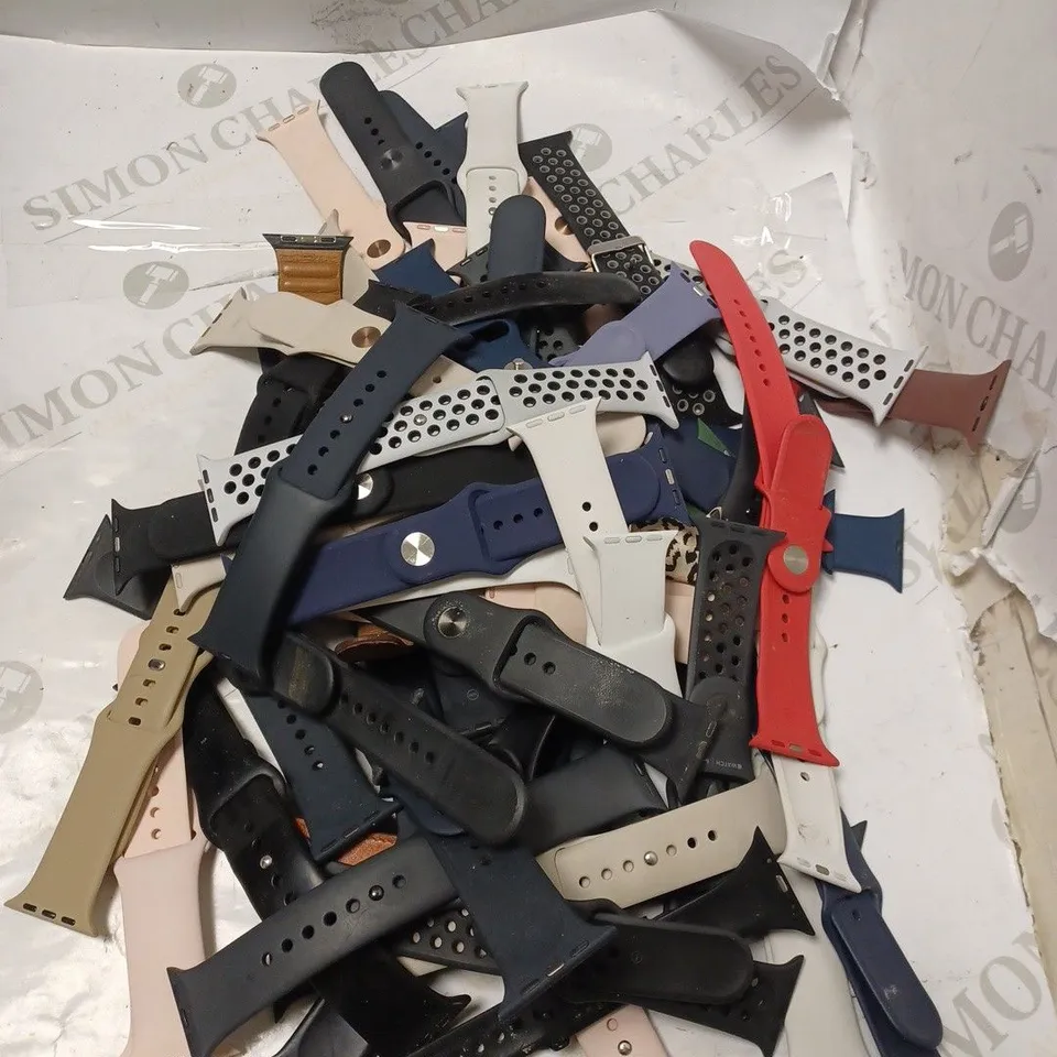 APPROXIMATELY 30 ASSORTED LOOSE SMART WATCH STRAPS IN VARIOUS DESIGNS & SIZES