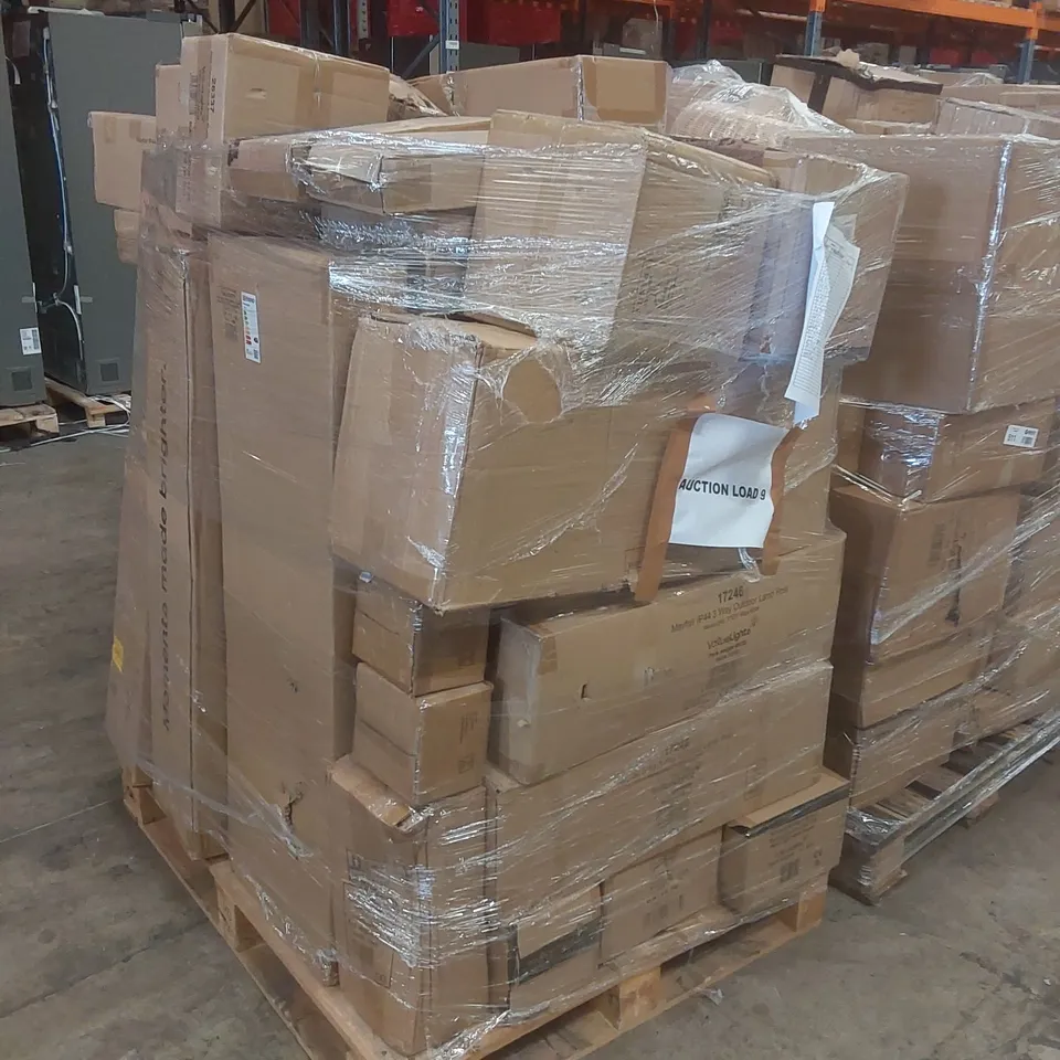 PALLET CONTAINING A VERY LARGE QUANTITY OF ASSORTED DESIGNER LIGHTING PRODUCTS