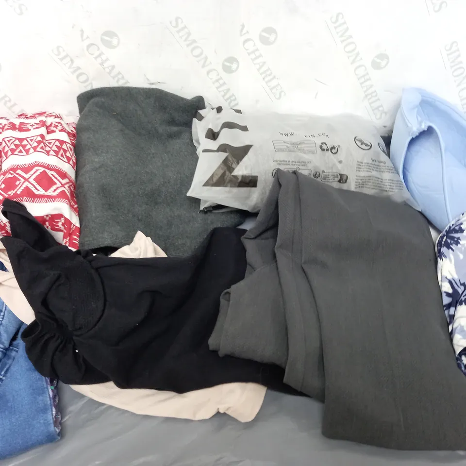 LARGE BOX OF ASSORTED CLOTHING ITEMS TO INCLUDE TROUSERS, JUMPERS AND DRESSES