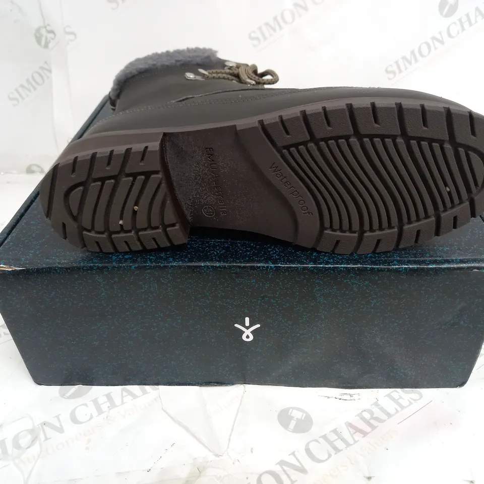 EMU AUSTRAILIA DARK GREY OKAB WATERPROOF BOOTS - SIZE 6