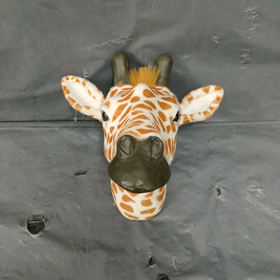 GISELA GRAHAM WALL MOUNTABLE GIRAFFE HEAD