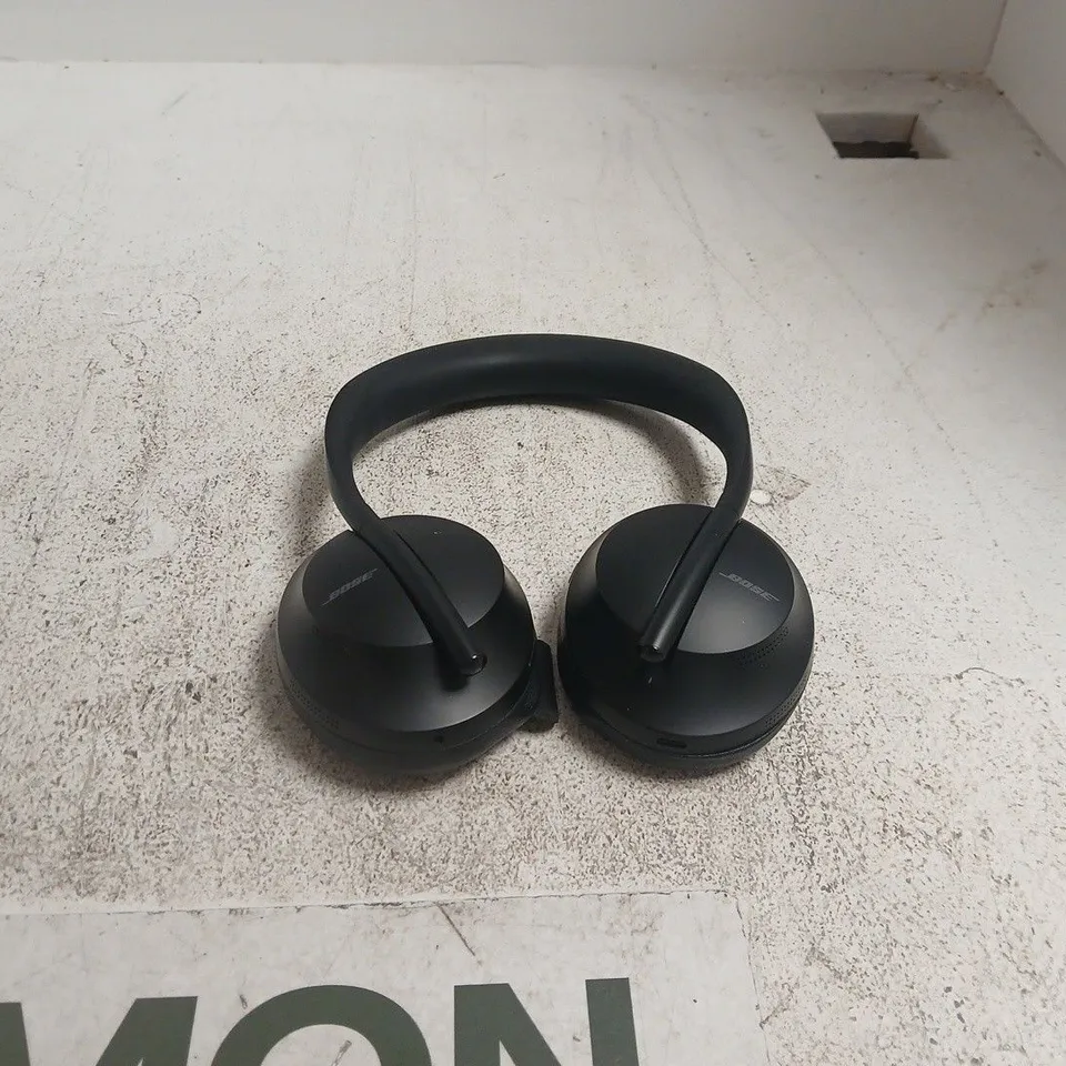 BOSE NOISE CANCELLING HEADPHONES 700 IN CASE BOXED