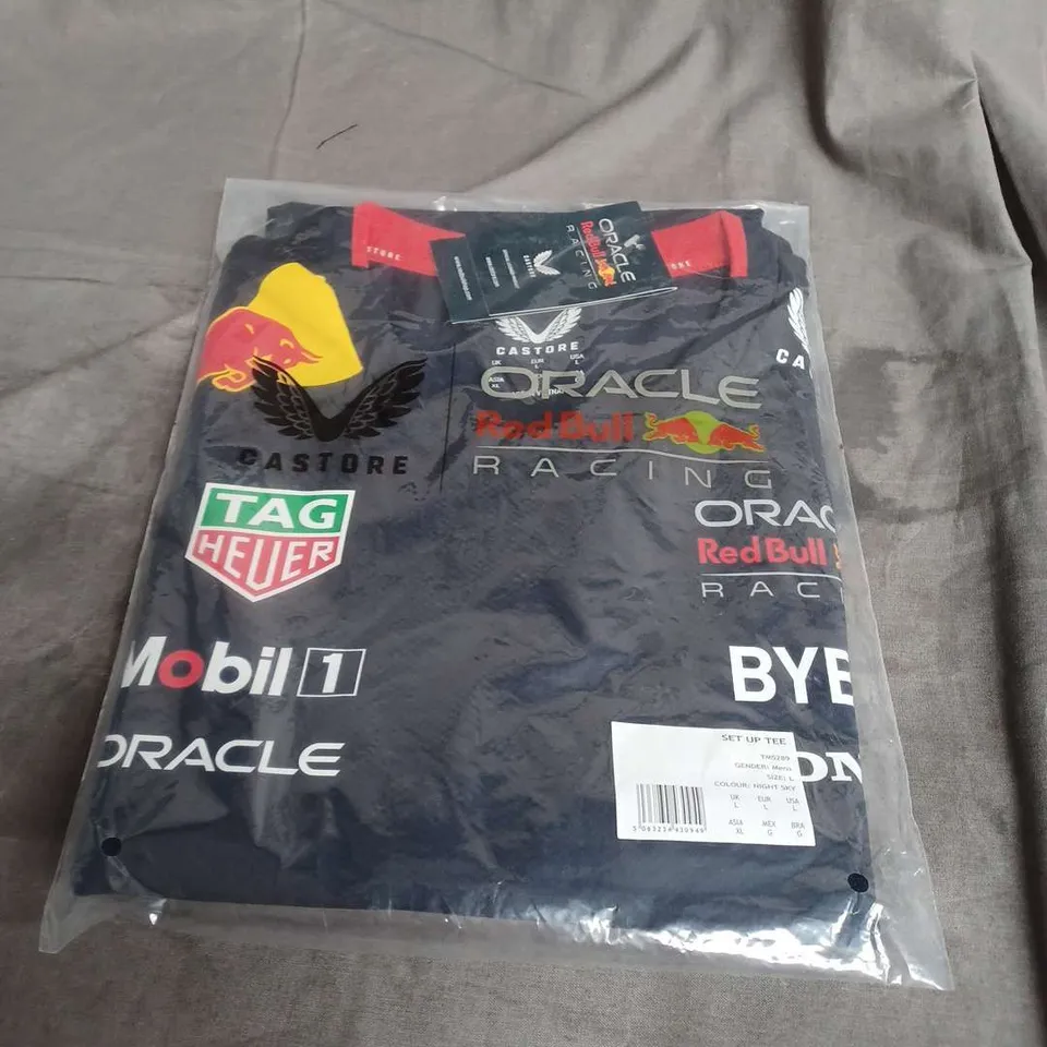 BAGGED CASTORE ORACLE REDBULL RACING MENS SET UP TEE IN NIGHT SKY SIZE L