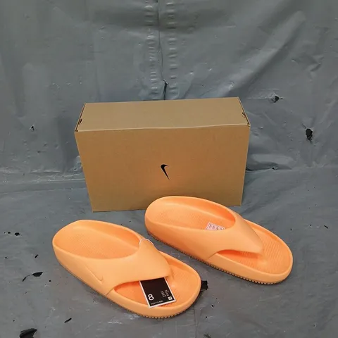 BOXED PAIR OF NIKE WOMENS CALM FLIP FLOP PEACH CREAM UK 5.5