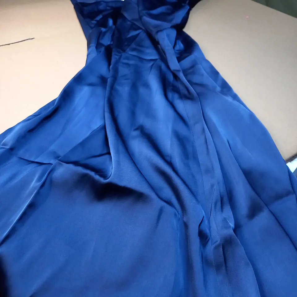 BOOHOO NAVY SATIN TWIST DETAIL SPLIT MAXI DRESS - SIZE 18