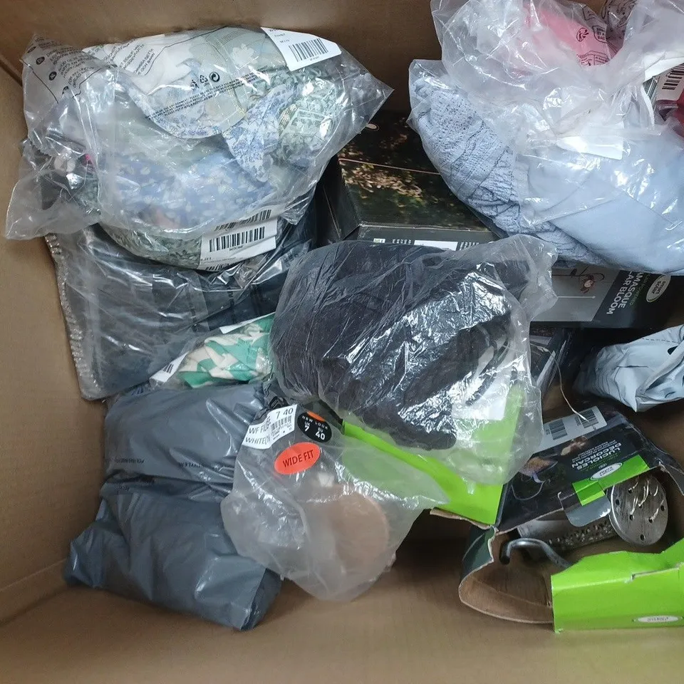 APPROXIMATELY 14 ASSORTED ITEMS TO INCLUDE DAMASQUE SOLAR BLOOM, BEATLES 1000 PIECE PUZZLE, MINI DRESS, ETC - COLLECTION ONLY