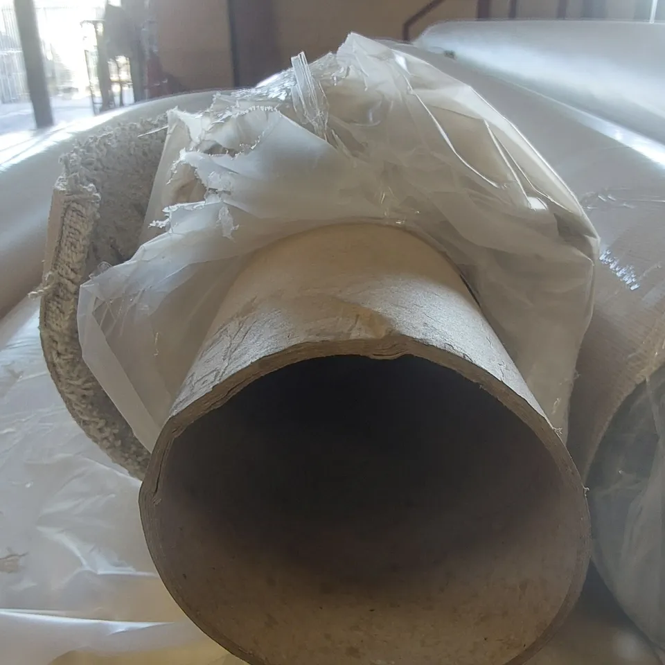 ROLL OF QUALITY ULTIMATE IMPRESSIONS PLUSH CARPET - APPROXIMATELY 2 x 4m