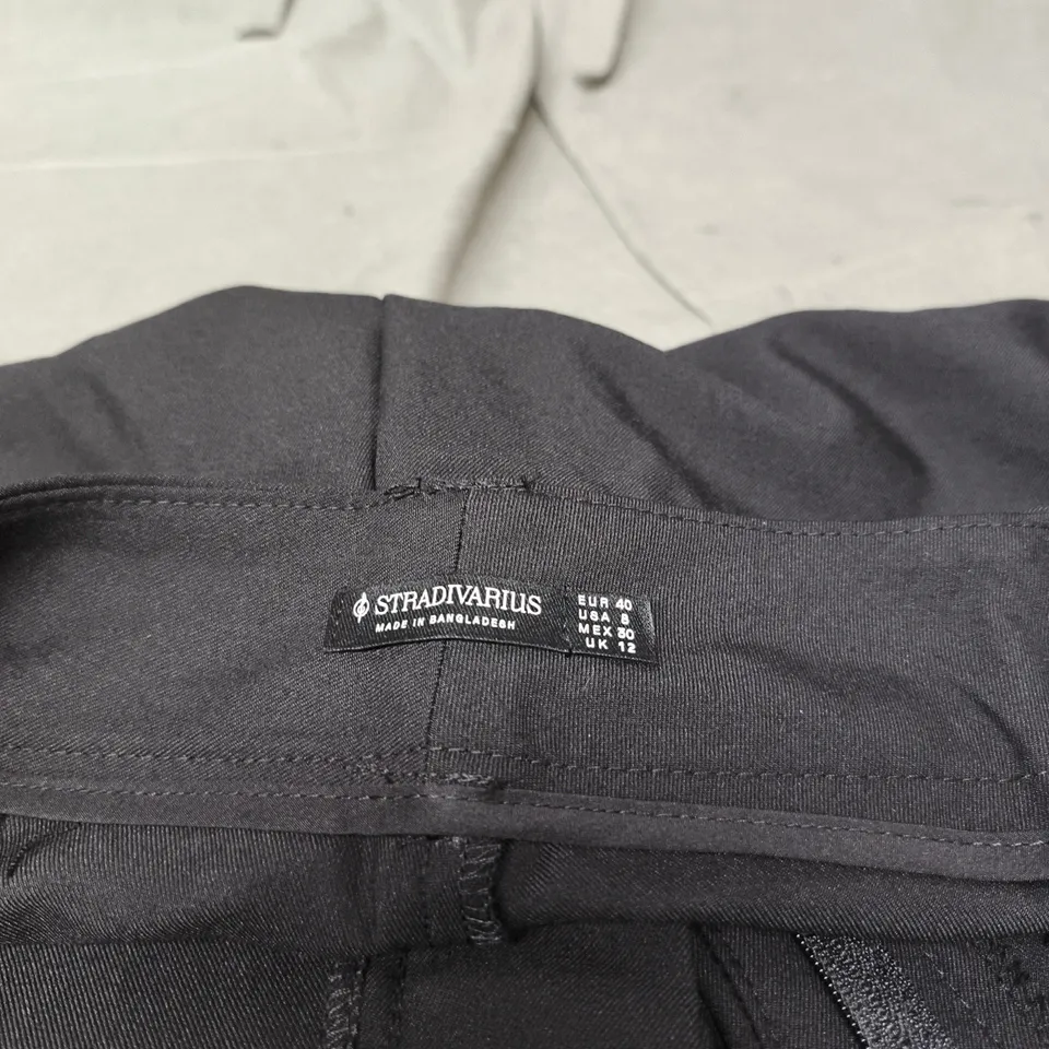 UK 12 STRADIVARIUS WOMEN'S BLACK TROUSERS (EU 40)