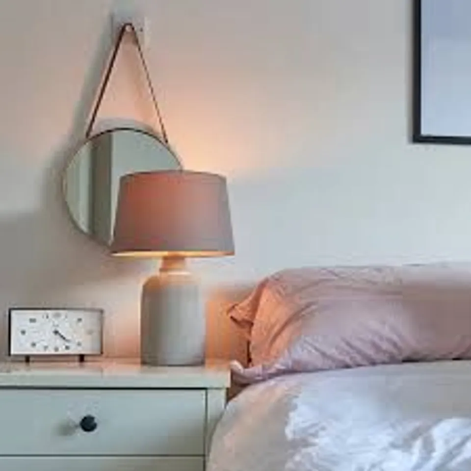 BOXED VALUELIGHTS TAITE MODERN CEMENT EFFECT TABLE LAMP WITH GREY FABRIC SHADE (1 BOX)
