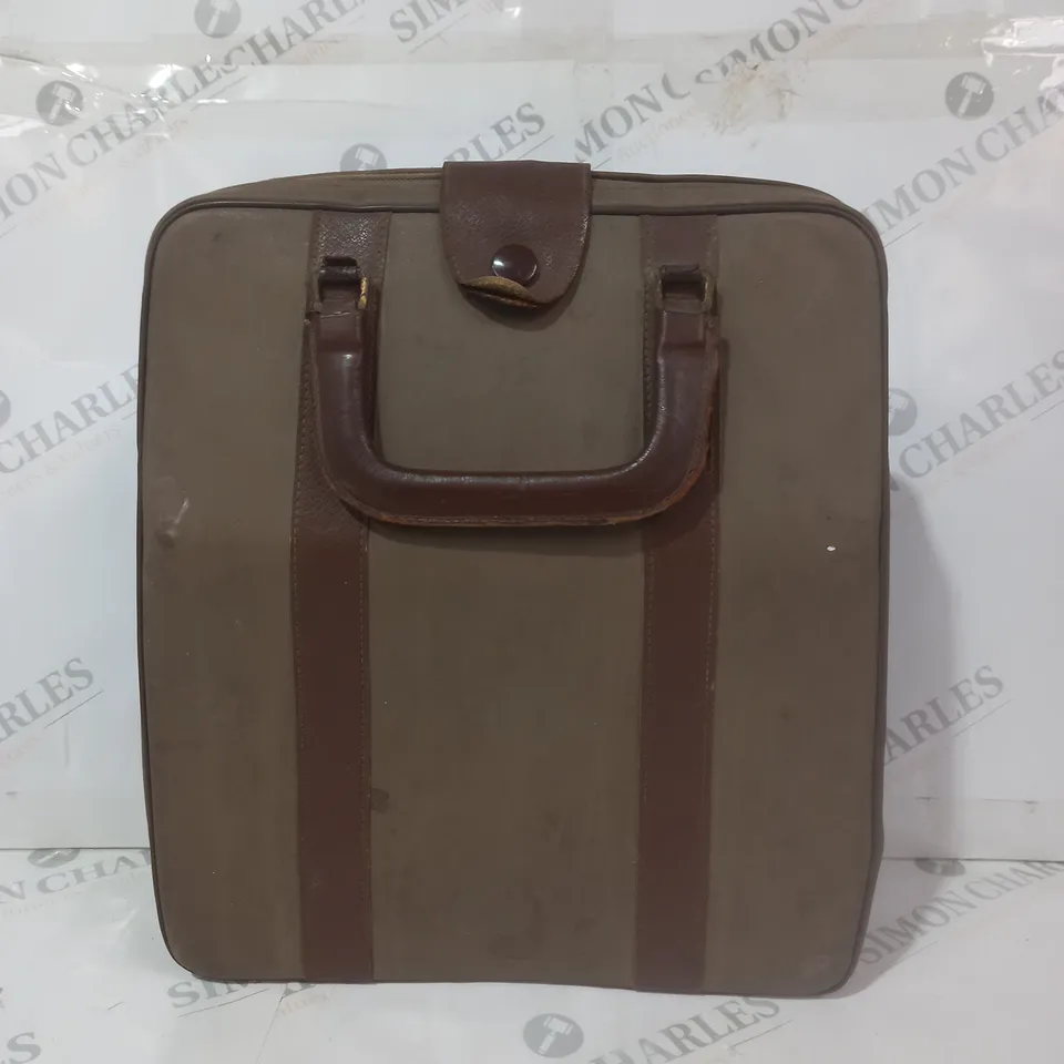 OLIVETTI LETTERA 22 TYPEWRITER