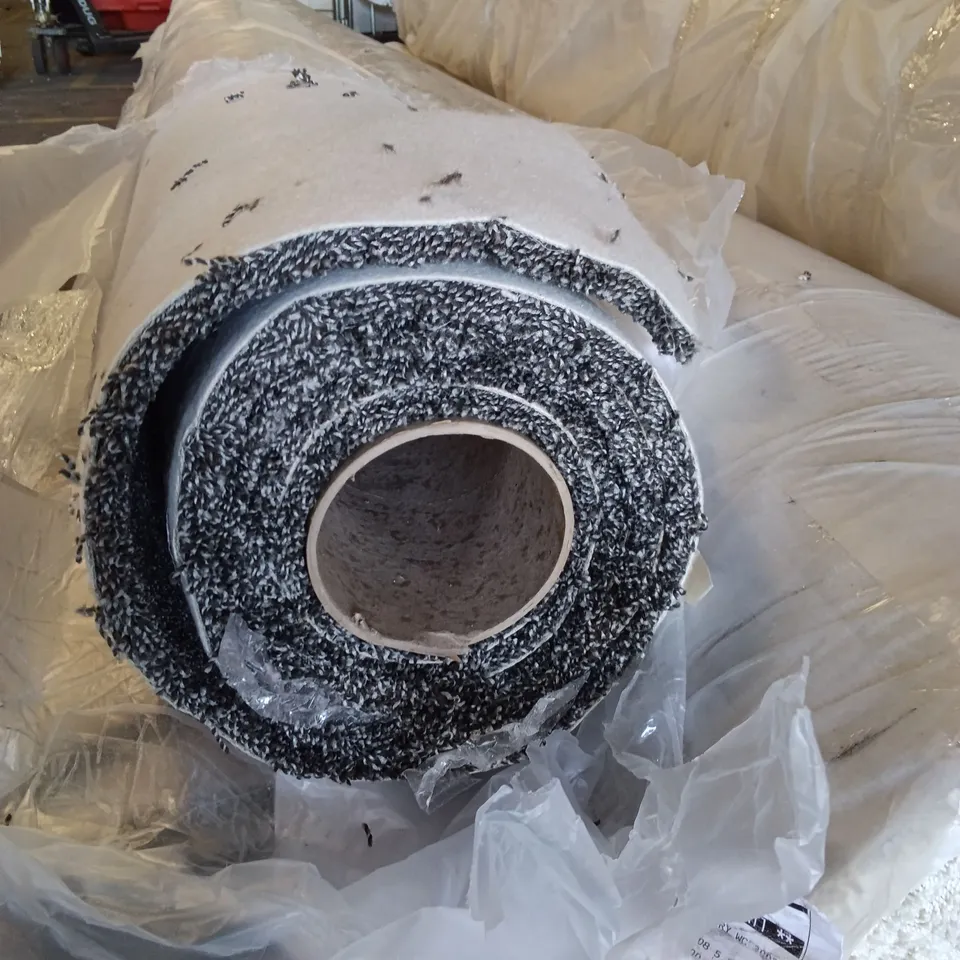 ROLL OF QUALITY DURHAM TWIST 50 MOONSHINE CARPET // APPROX SIZE: 7.00 X 4.00M