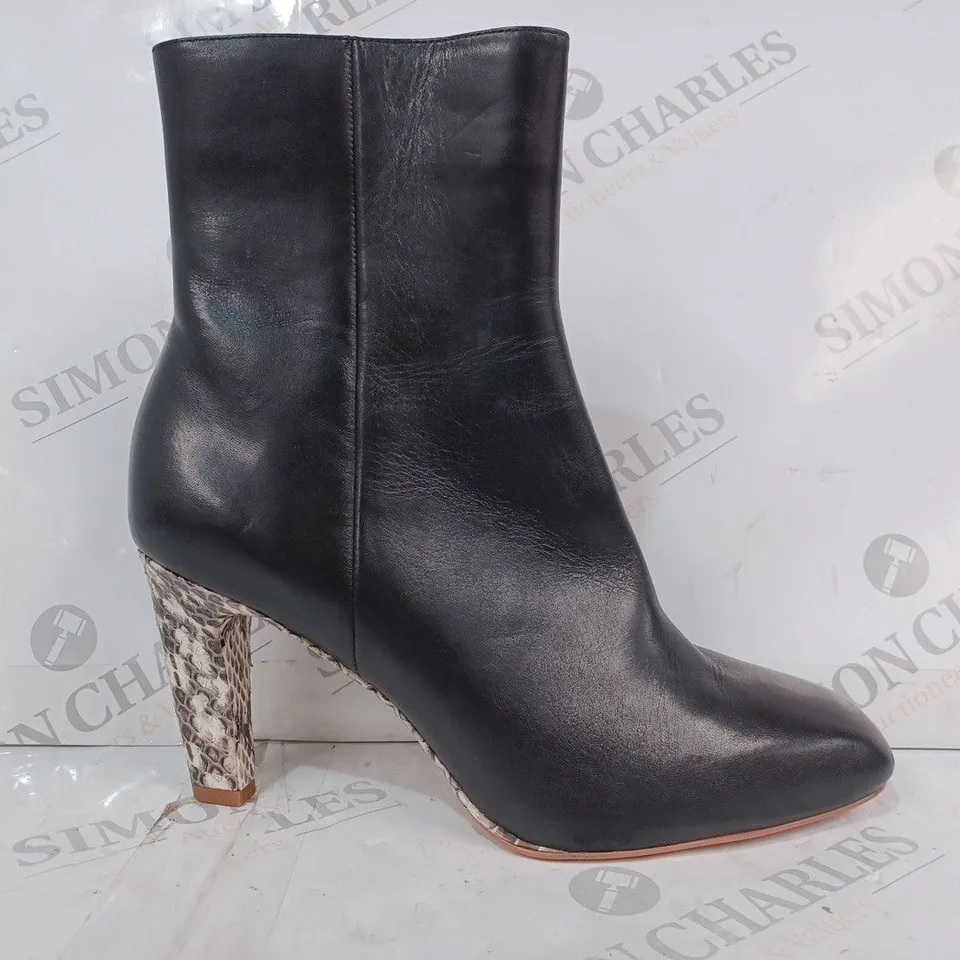 BOXED PAIR OF REISS SOPHIA HEELED CHELSEA BOOTS IN BLACK SIZE 7