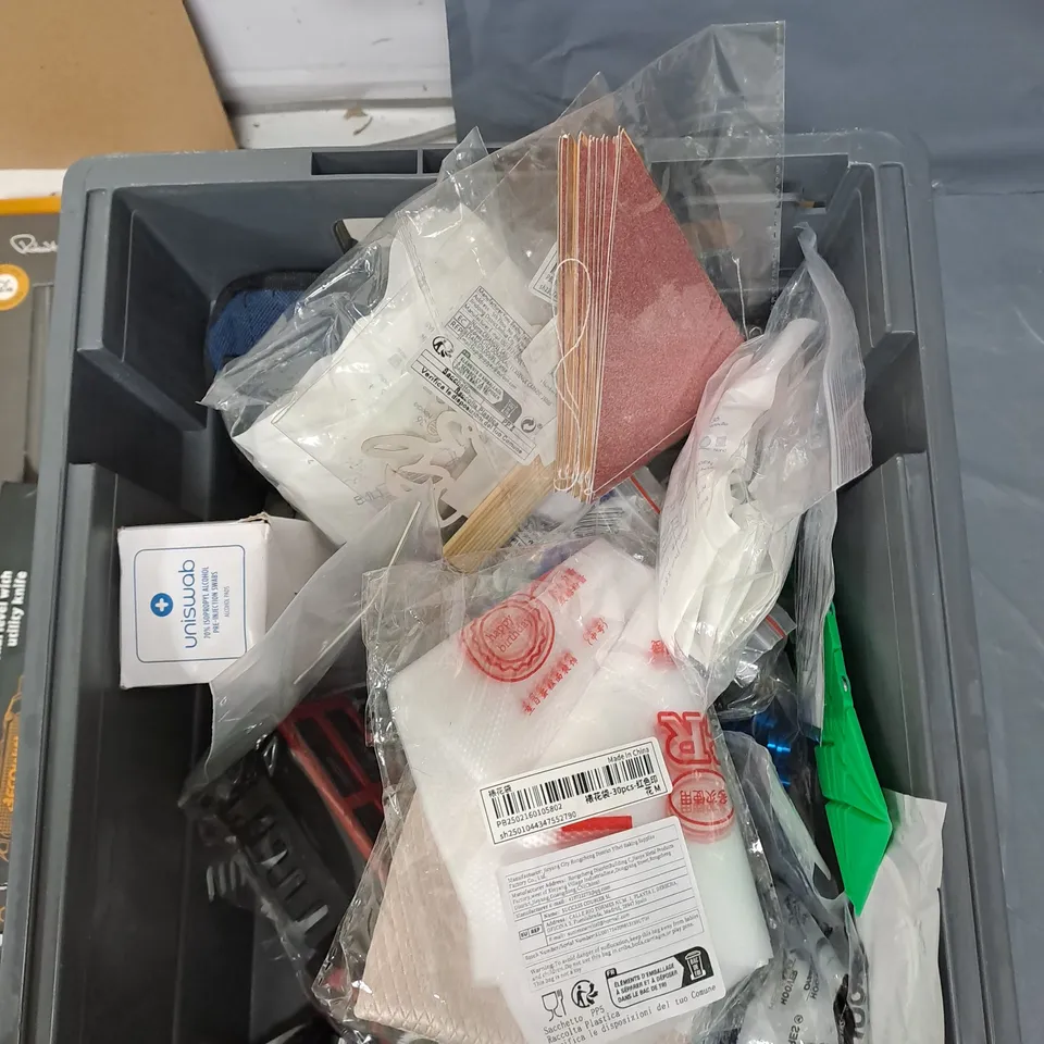 APPROXIMATELY 15 ASSORTED HOUSEHOLD ITEMS TO INCLUDE SEAM PRESSER, KITCHEN TIMER, PRE INJECTION SWABS ETC 