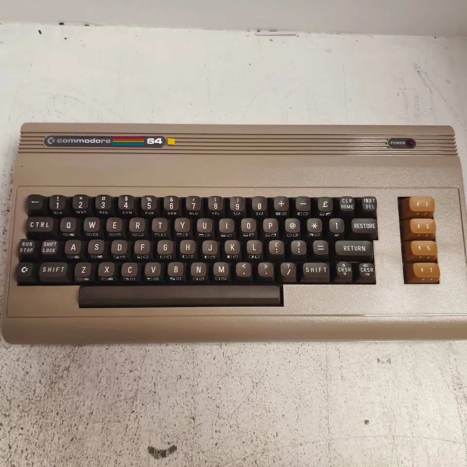 COMMODORE 64 ULTIMATE HOME COMPUTER – BEIGE KEYBOARD CONSOLE (BOXED)