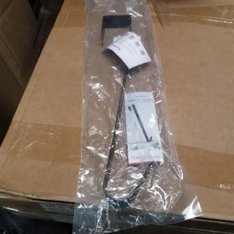 BOX CONTAINING LARGE QUANTITY OF KRAFT&CO WREATH HANGERS
