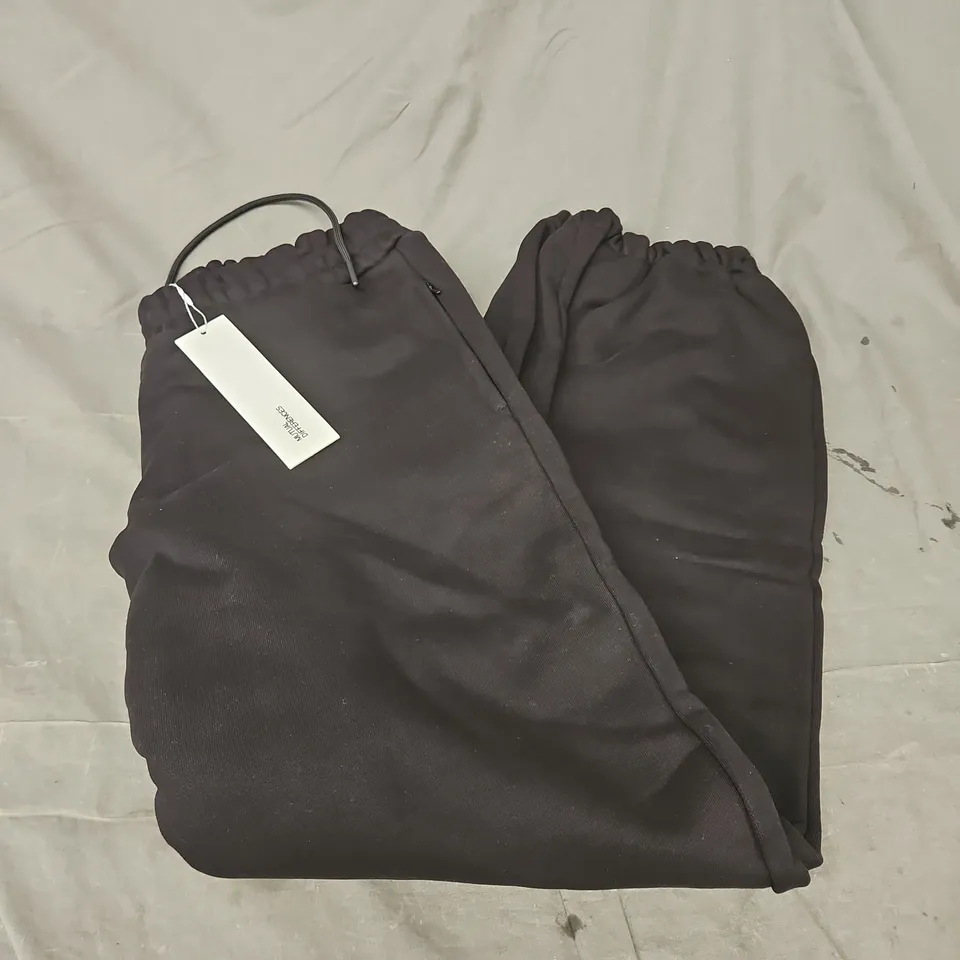MUTUAL DIFFERENCES JOGGERS IN BLACK SIZE L