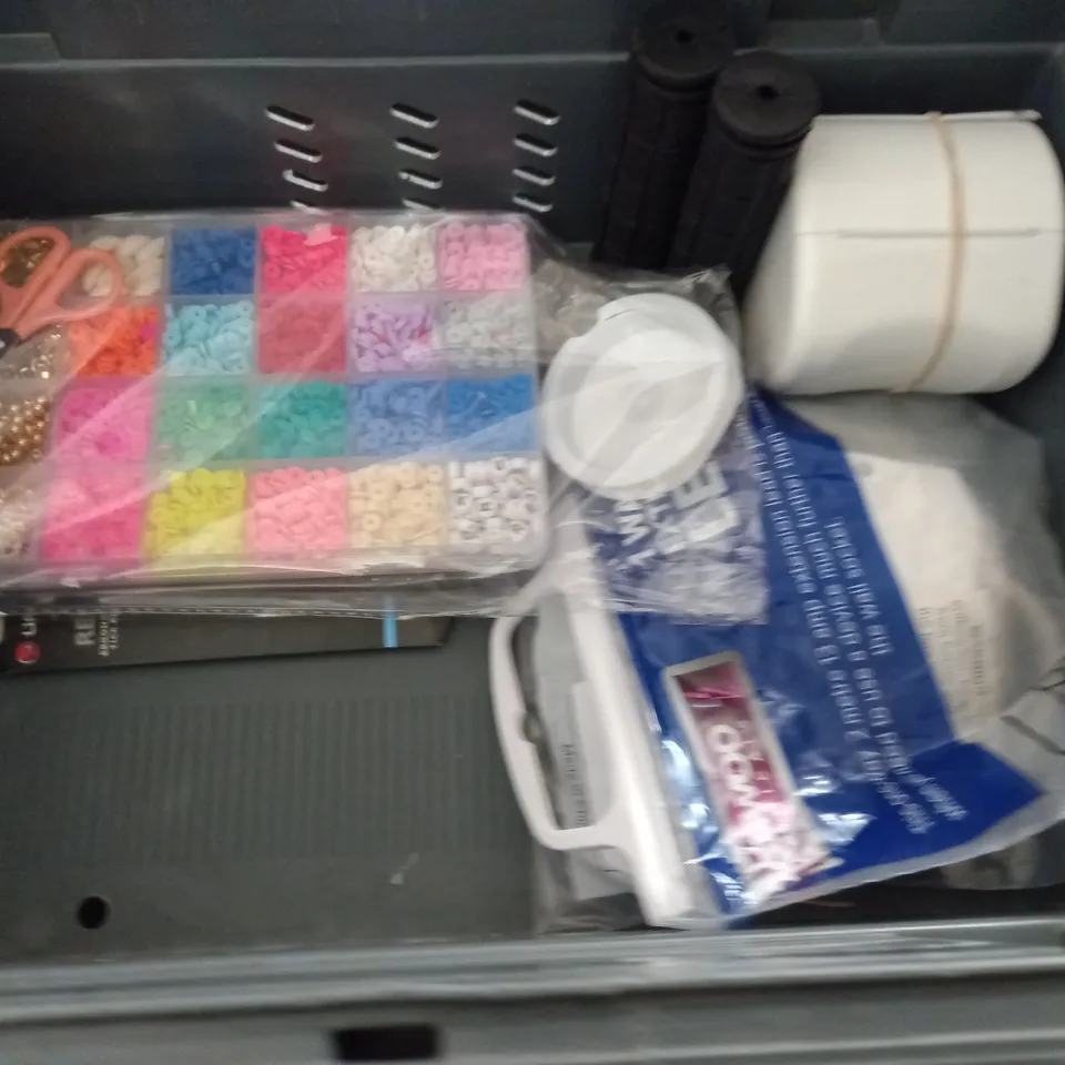 LOT OF 16 ASSORTED HOUSEHOLD ITEMS 