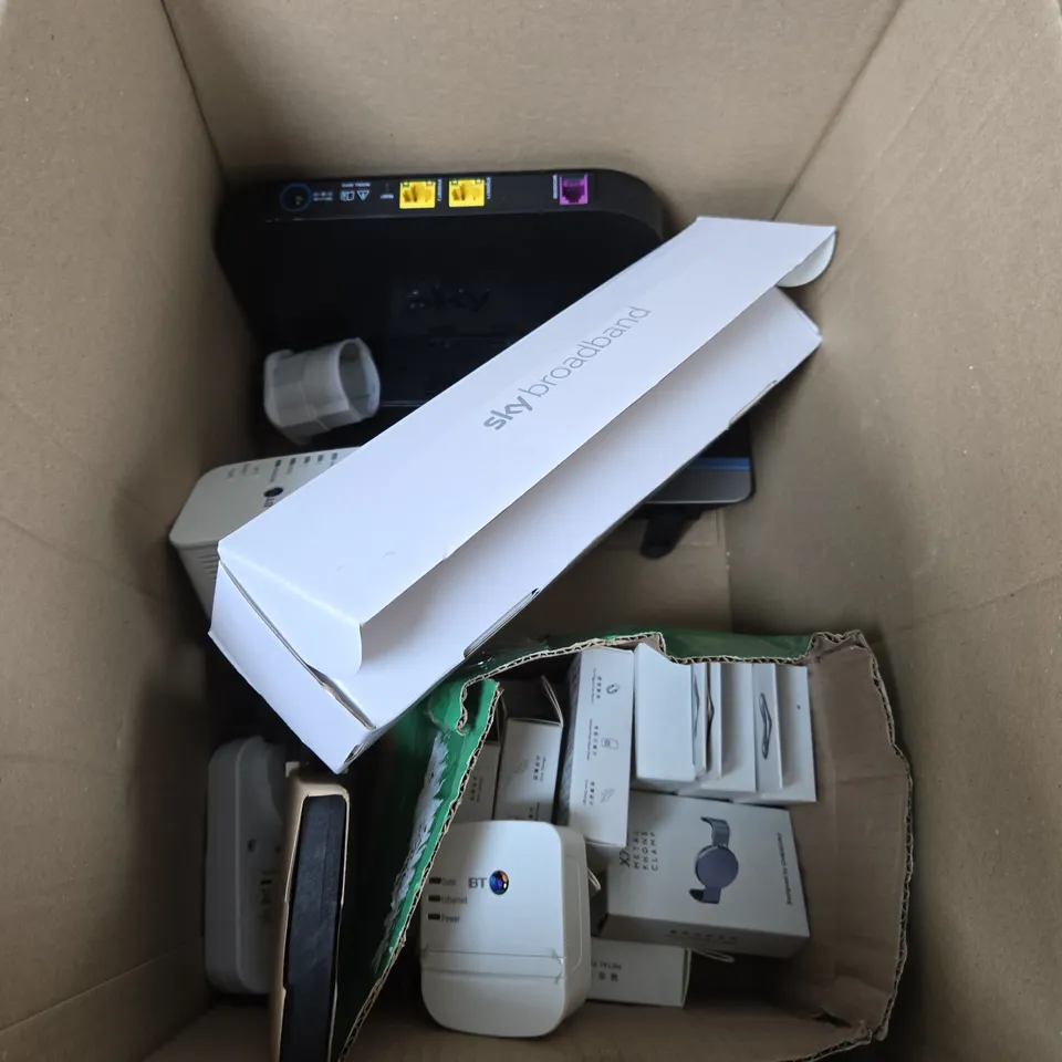 BOX OF APPROXIMATELY 15 ASSORTED ELECTRICAL PRODUCTS TO INCLUDE SKY WIFI ROUTER, METAL PHONE CLAMPS AND BT WIFI PLUGS