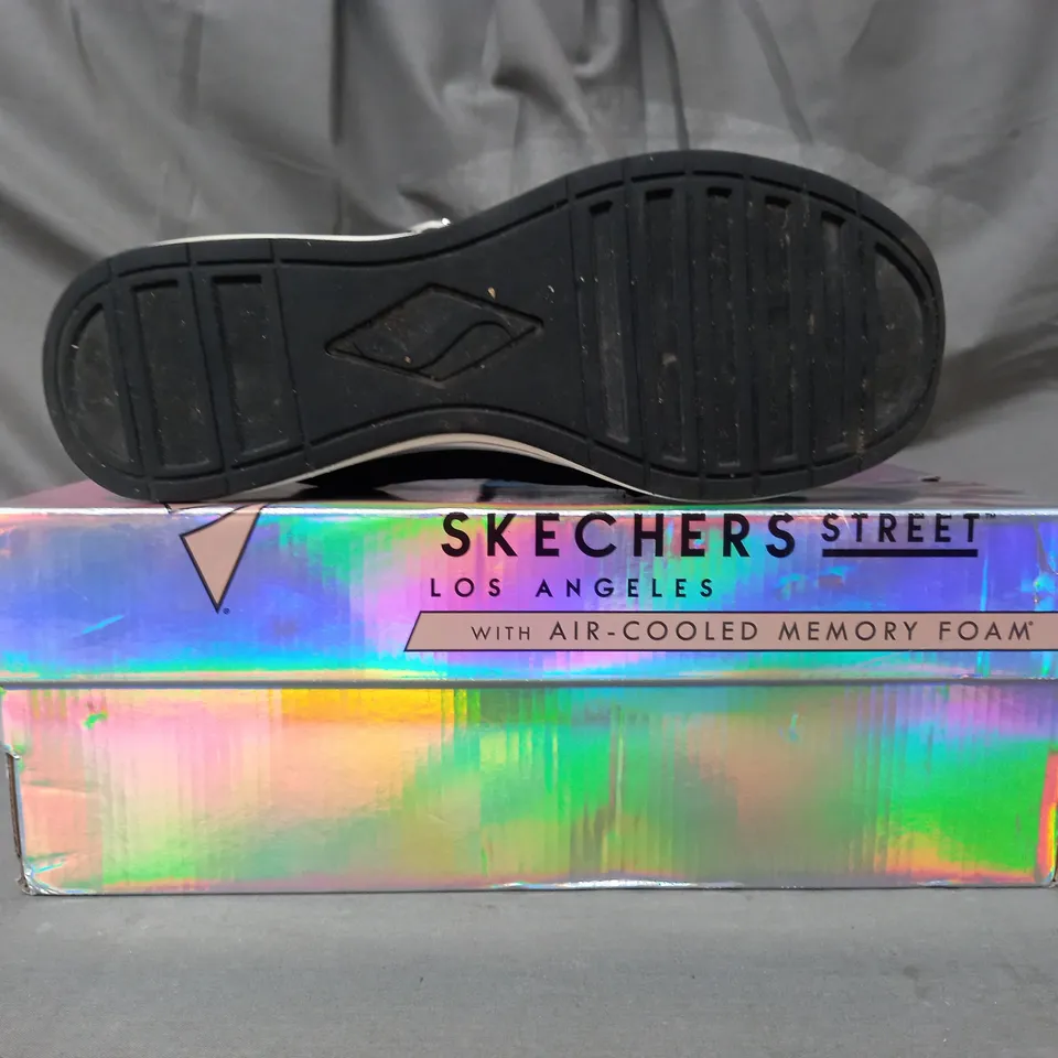 BOXED PAIR OF SKECHERS SHOES IN BLACK SIZE 5.5