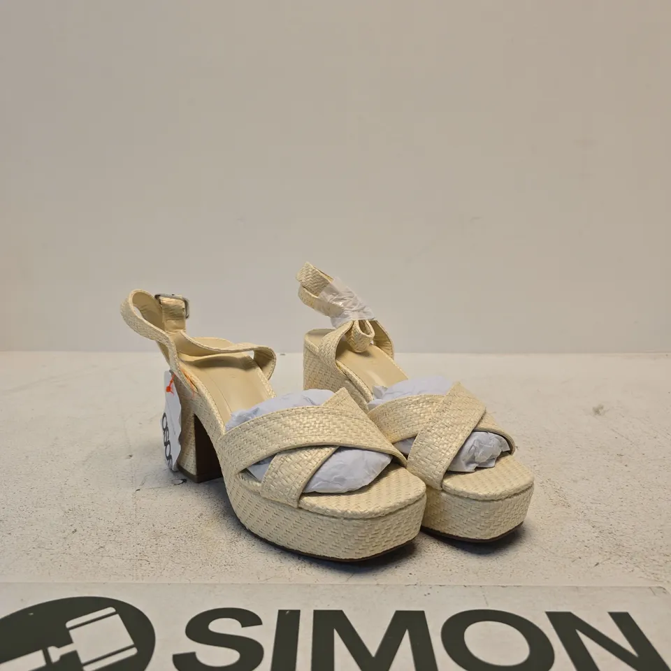 ASOS DESIGN HENLEY PLATFORM SANDALS – WHITE RAFFIA, UK5