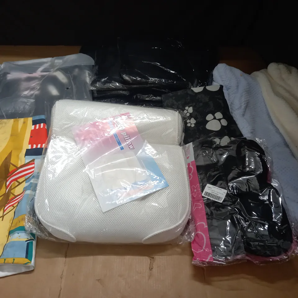 LARGE QUANTITY OF ASSORTED HOUSEHOLD FABRICS