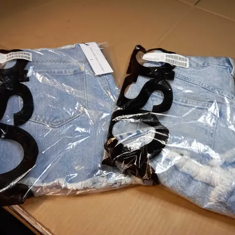 LOT OF APPROX 2 PACKAGED FRAYED JEAN SHORTS - SIZE 10